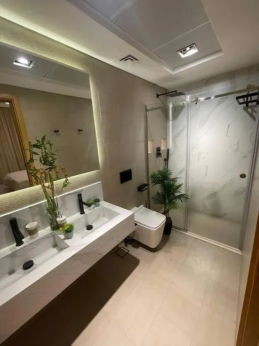 Luxury 5 Star 1 Bed Apartment Dubai